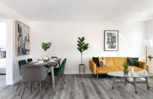 Luxury 3BR Condo Near Americana and Galleria - Foto 2