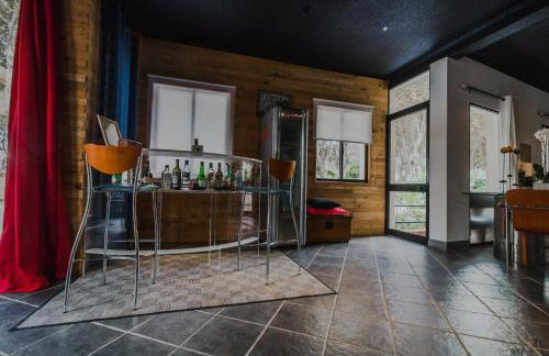 The Modern & Recycled House - Photo 12