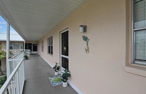 2 BR second story condo close to beaches - Foto 6