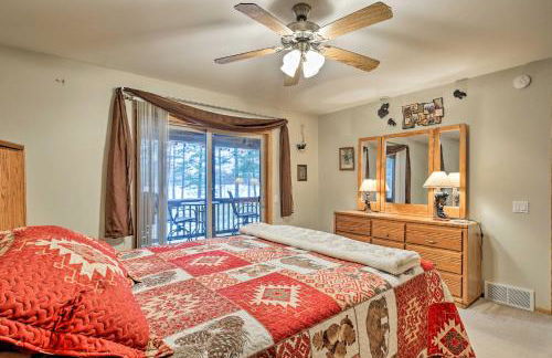 Lakefront Family Getaway with Private Deck and Dock! - Foto 13