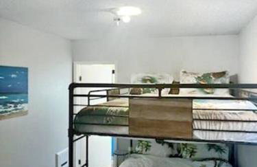 Coastal Charm · Modern Comfort · Ocean View! - Foto 8