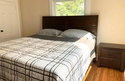 Newly renovated 4 bedroom apartment near downtown. - Foto 26