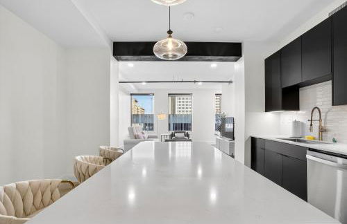 Chic Downtown Tulsa Beacon 2BR Stay - Foto 19