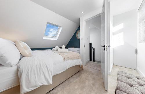 AC & Private Drive Stylish 4BR 5 Beds 8 Guests Wifi And Parking - Photo 33