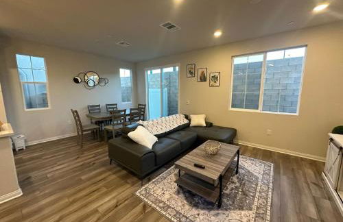 3 bed 3 Bath Gated Corner unit - Foto 2