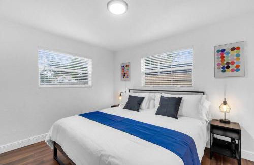 Hidden Gem 4 Bedroom Home with Private Pool & Game Room - Photo 30