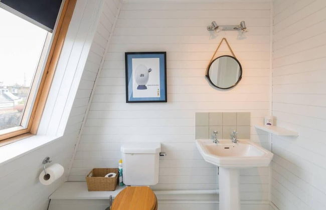 Fulham 4-bed House & Garden Near Tube - Photo 29