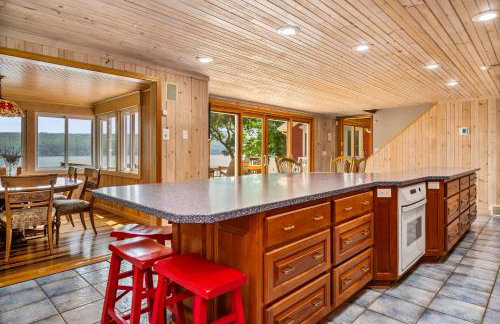 Lake house w/ indr pool and jacuzzi - Foto 48