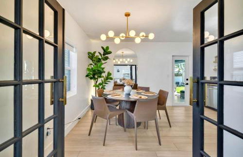 Luxury Miami Pool House Private Backyard Oasis Near Wynwood and Miami International Airport - Photo 5