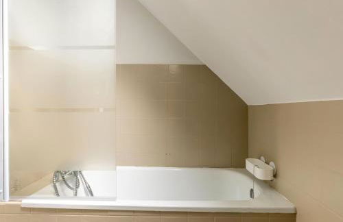 Sunlit Garden Escape Normandy - Foto 53