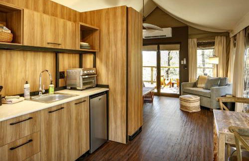 Secluded Glamping Tree Tent with Outdoor Soaking Tub & Private Pizza Oven Near Waterfalls, Zirconia, NC - Foto 2