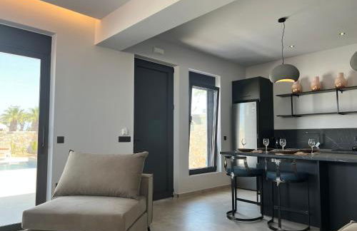 Cora May Central Villa with private pool 200m to the beach - Foto 48