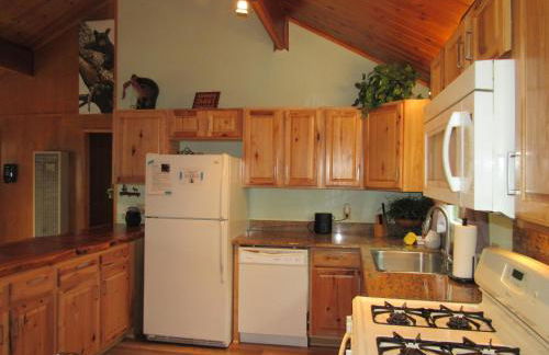 Hillside Hideaway -View of Ski Slope from Charming Deck - Foto 6