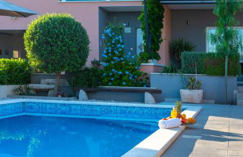 Villa Toni with 5 bedrooms and heated pool - Photo 10