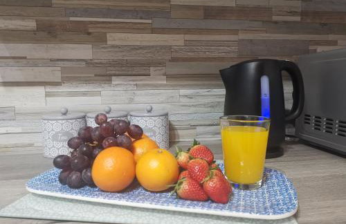 Beautiful & Spacious with 2 Free Parking Spaces - SRK Accommodation - Photo 14