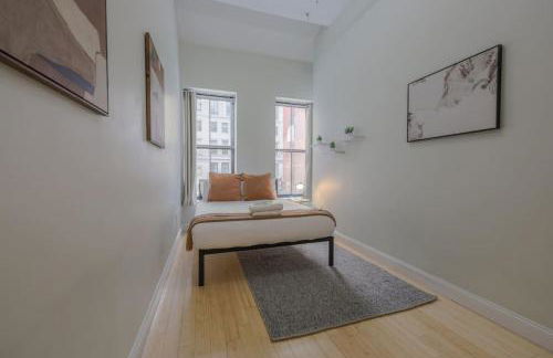 Stylish Exposed Brick 3 Bedroom - Photo 7