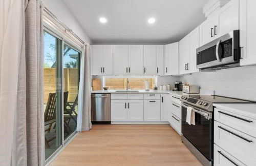 The Peaceful Puffin - New Modern 5 min to Town - Foto 13