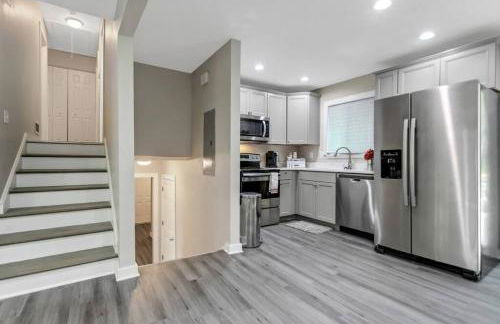 Cozy Cumberland ATL Home w Hot Tub - Foto 5