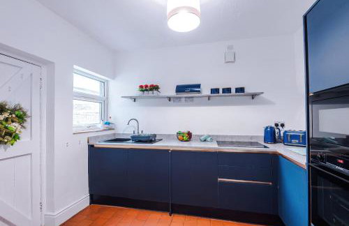 Charming Home in Chester by 53 Degrees Property, Ideal for Family Getaways, Central Location! - Foto 5