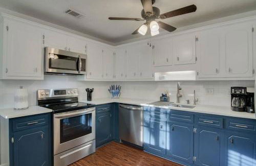 5min drive to AN Golf Club l Pet-Friendly l Big Backyard, BBQ & Fun Activities - Foto 4