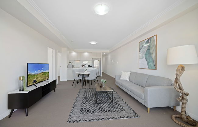 Modern and Spacious Resort-Style Home - Foto 7