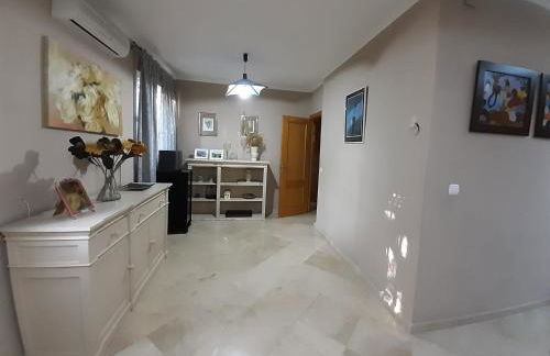 Precioso chalet próximo a Sevilla con jardín y piscina privada 8 personas Wifi gratis 2 salones 4 dormitorios 2 baños - Foto 43