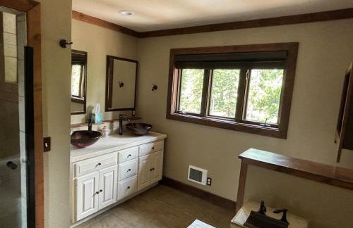 Spacious 4 Bedroom Chalet on Hiking Trails - Foto 18