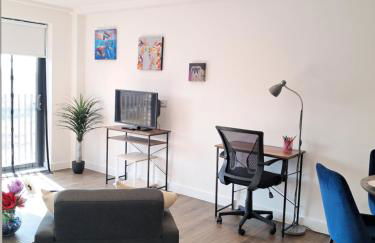 Lets Stay SA Manchester I 2Bed 2Bath l Waterfront l Private Balcony I Relaxing Retreat I Great Location - Foto 14