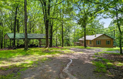 20 acres w Private Pavilion, Fireplace & Fire Pit - Foto 47