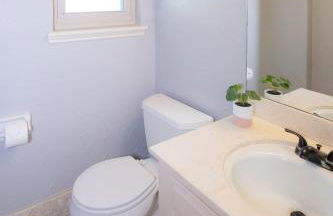 Spacious and quiet 4 bed 3 and a half bath home away from home in Katy Texas - Foto 18