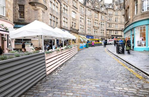 JOIVY Iconic Cockburn Street 4 Bedroom Apartment: Heart of Old Town - Foto 90