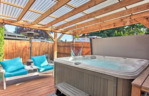 Hot Tub and Theater Room Tropical Springfield Home - Foto 28