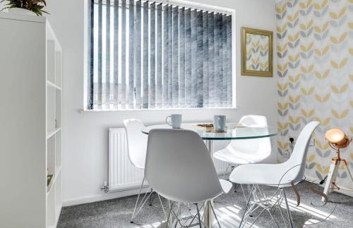 Modern 3BR Home in 9 Anson Rd Near Sandwell Hospital with Garden and Free Parking - Foto 14