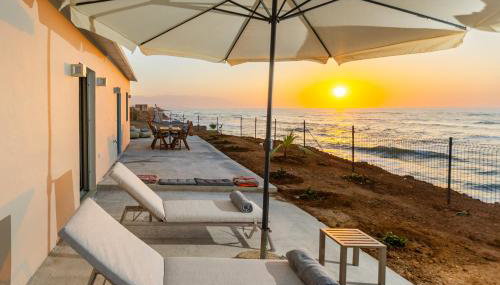 Savina Seafront Home - Photo 4, sunbed