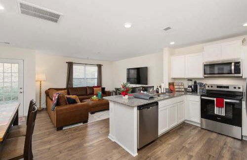 New 3BR Raceday Retreat - Steps from Speedway - Foto 16