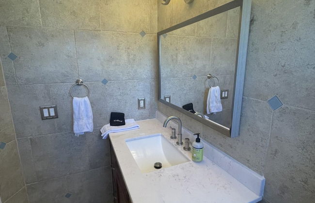 Kiss the Wave - Spacious 4BR 3BA w Pool hot tub - Foto 59