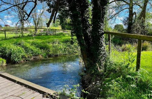Eclectic Barn - Pergola & Dog-Friendly Garden - Photo 75