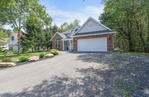 Cozy Poconos Retreat Hot tub, Game room and igloo - Foto 23
