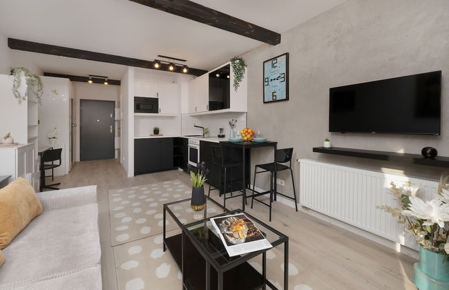 Modern Studio With Balcony by Renters - Photo 19