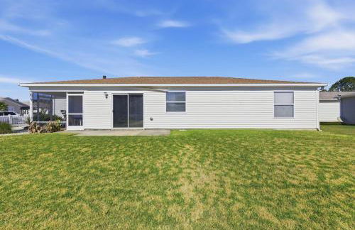 Lovely 2BR Near Lake Sumter and Brownwood With Golfcart - Foto 17