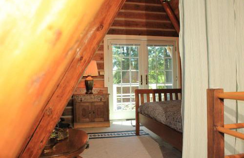 Entire cabin inside city limit - Foto 11