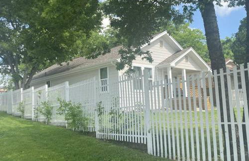 StockYards! Less than 4 minutes-Sleeps 8-Lee House - Foto 1