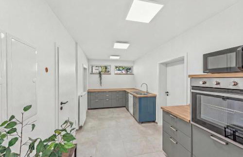 BAT Home Solutions Trierweiler - alles was ein Hotel nicht bietet - 5 Apartments 40 bis 120 qm für bis zu 29 Personen - 5-Raum-Apartment barrierefrei - 60 qm Balkon mit Blick bis Luxemburg - einzeln bis komplett buchbar - 3 Min zur A64 - Foto 43