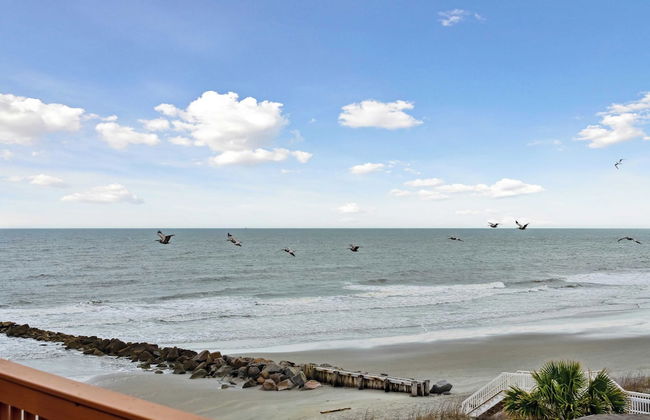 Oceanfront w/ Pool, Panoramic Deck Views, 5bdr Folly Ocean Breeze by Avantstay - Foto 78