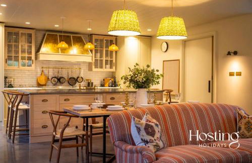 The Writers Retreat - Photo 53