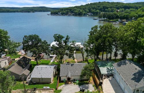 Pet-Friendly Lakefront Home in a Quiet Cove w/ Netflix, Outdoor Seating, Boat Slip - Foto 42