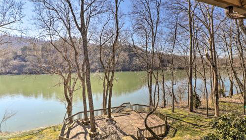 Renovated Riverfront Retreat with Deck and Grill! - Foto 3