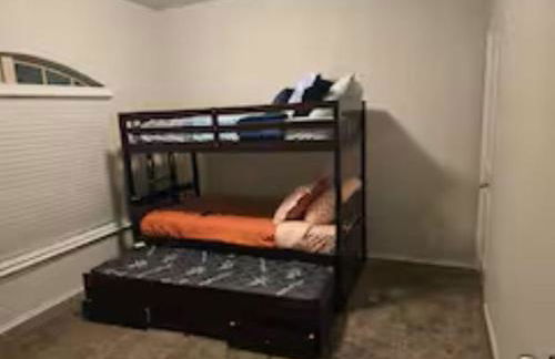 Katy's five bedrooms home away from home! - Foto 11