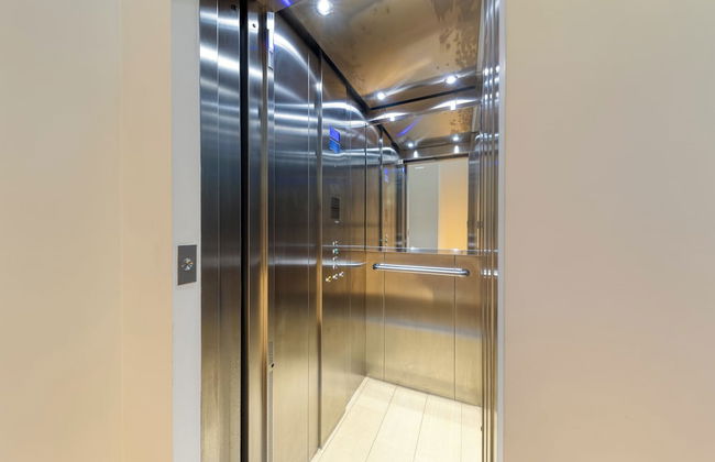 The Glass Manor - Photo 59