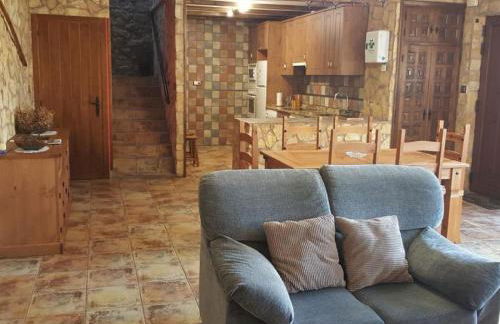 Castillo Eugenio - Photo 8